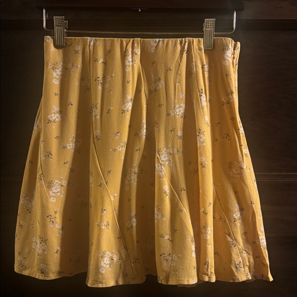 NWT American Eagle AE Silky Floral Mini Skirt , Size Small.
